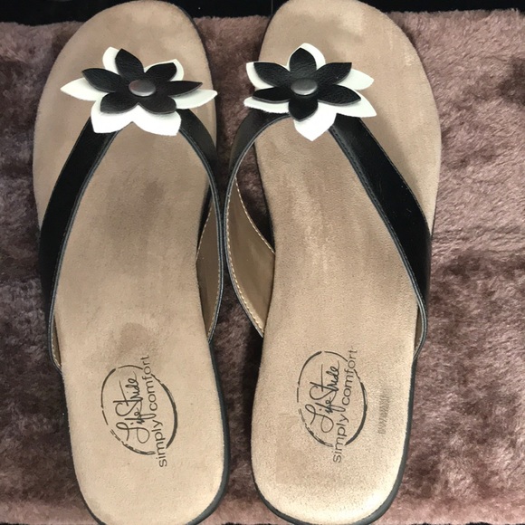 LIFE STRIDE comfy flower thong sandals size 7.5M - Picture 4 of 8